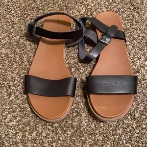 Women’s size 8.5 - good condition